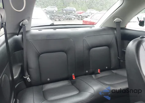 2010 Volkswagen New Beetle 2.5L из США, поврежденный, VIN 3VWPG3AG2AM016977